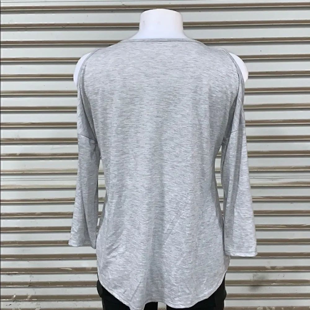 Jessica Simpson size small cold shoulder top - Picture 3 of 7